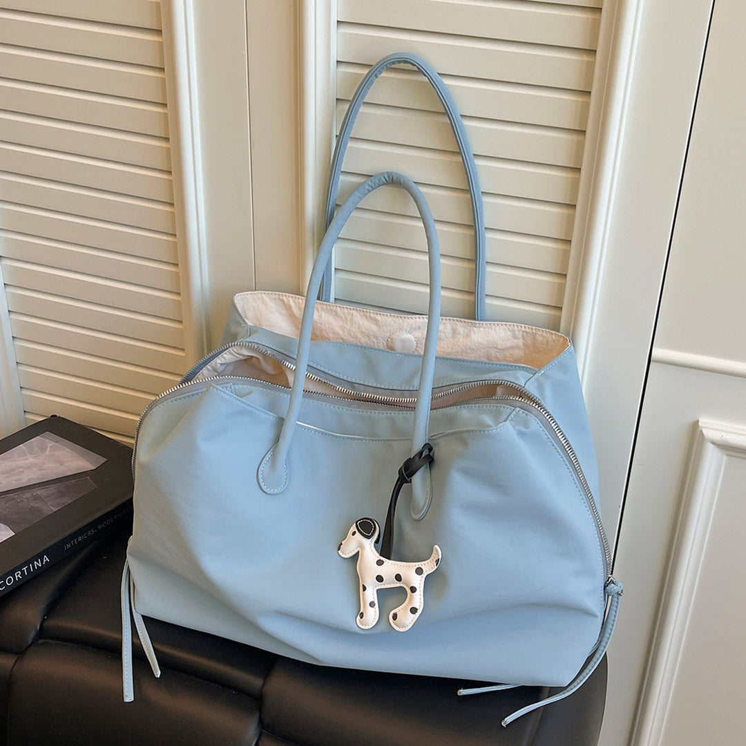 Elegant Handbag with Practical Interior Bowlift
