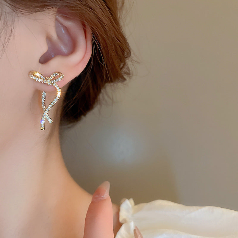 Elegant earrings Bowlift