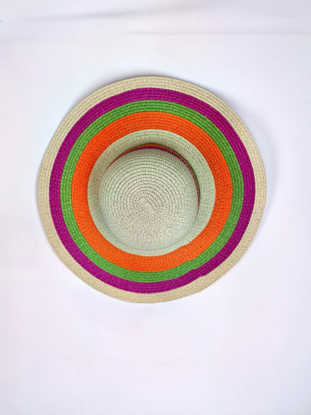 Summery beach bag and sun hat Bowlift