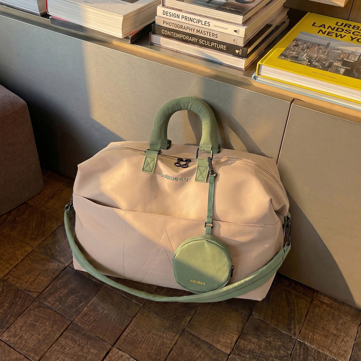 Elegant Travel Bag with Practical Accessories Bowlift