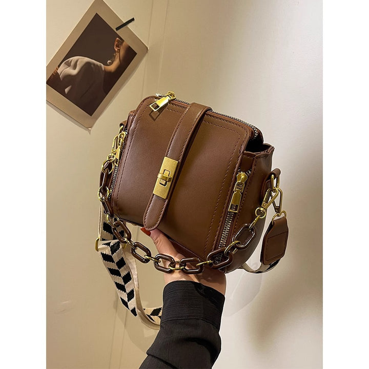 Chic Crossbody Handbag Bowlift