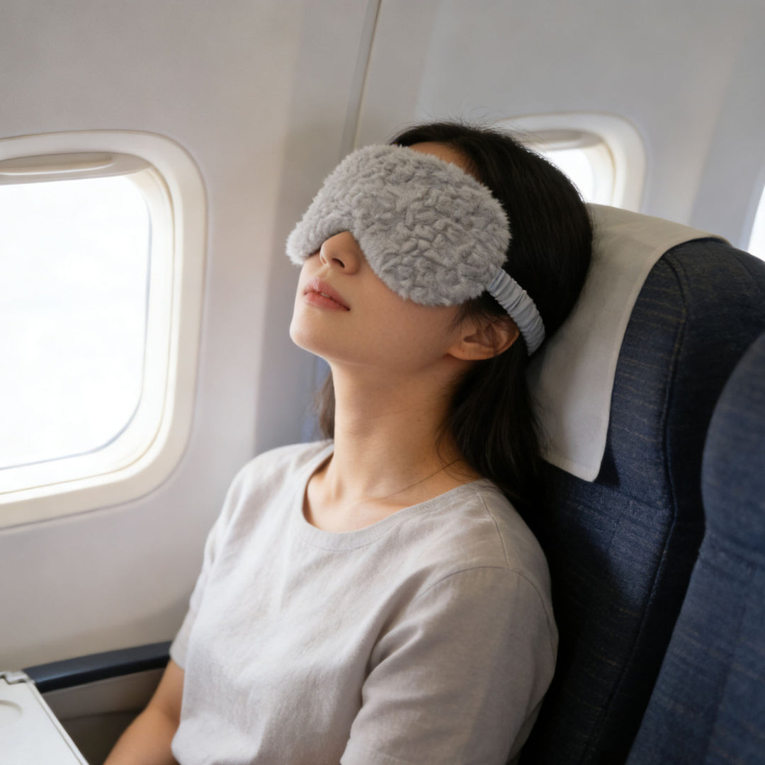 Women's luxury sleep mask with voluminous faux fur cover and softly padded eye area Bowlift