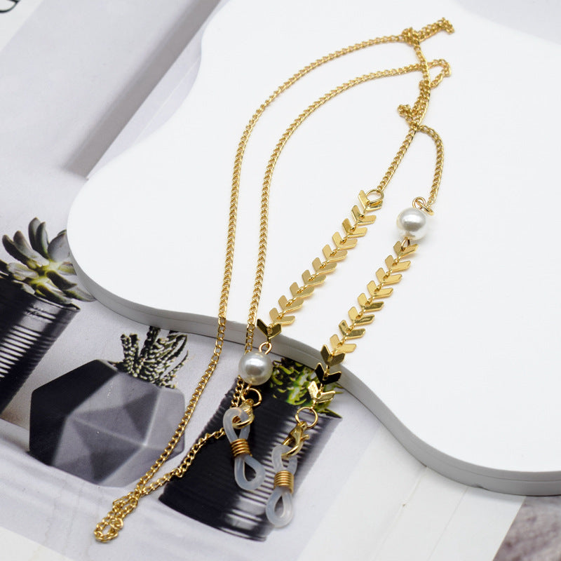 Elegant Pearl-Accented Chain Eyewear Holder Bowlift