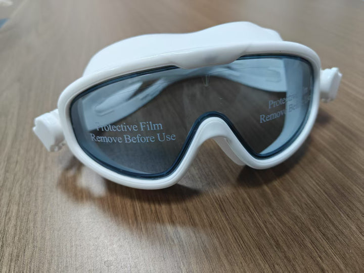 Swim protection mask with clear field of vision and comfortable fit Bowlift