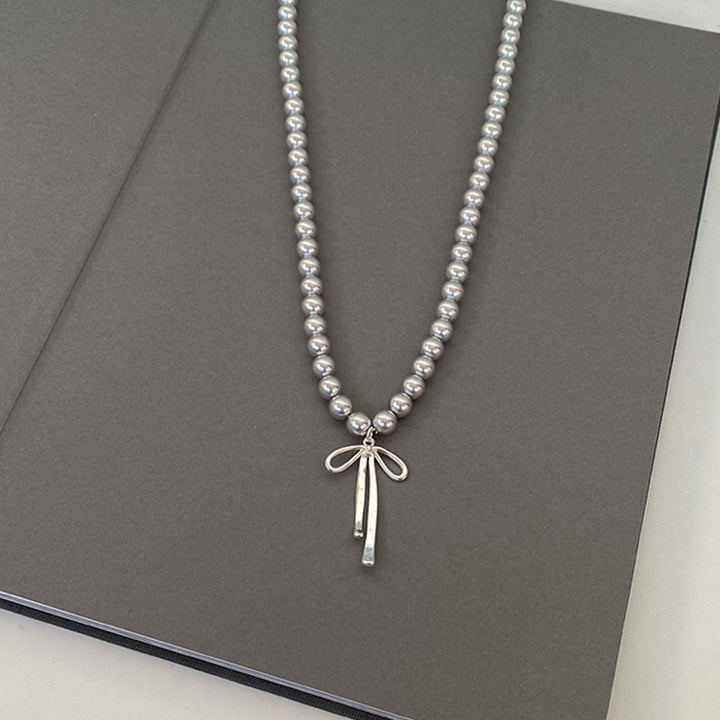 Delicate pearl necklace Bowlift
