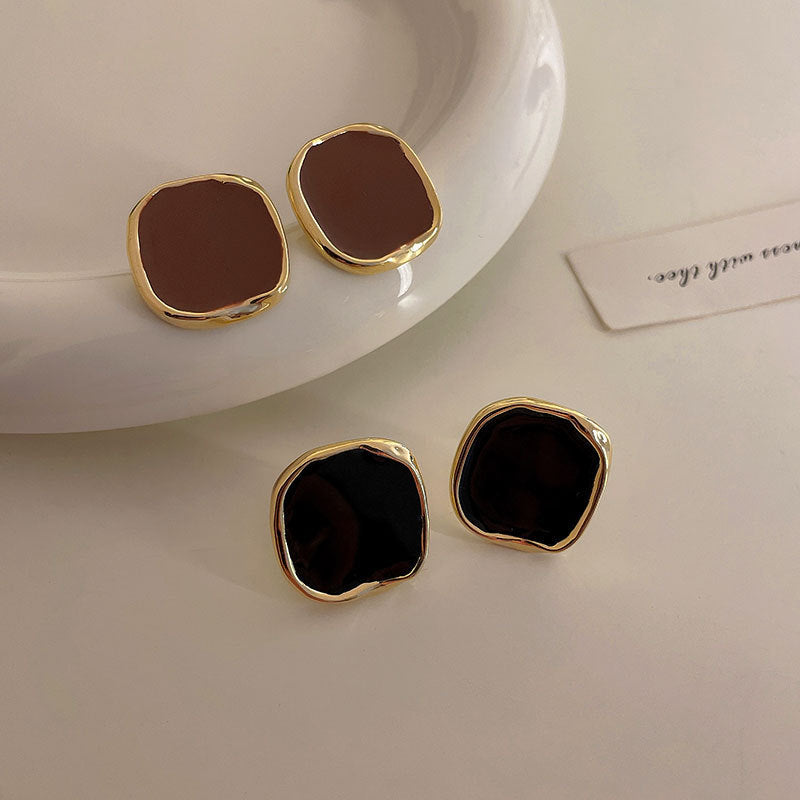 Stylish stud earrings Bowlift