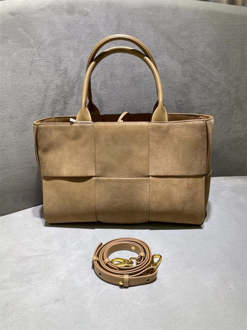 Elegant Structured Handbag Bowlift
