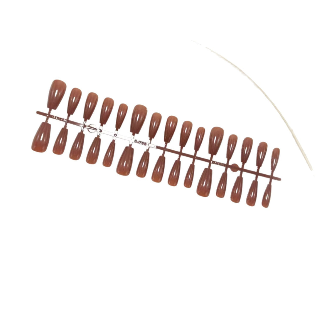 Artificial nails in elegant drop design Bowlift