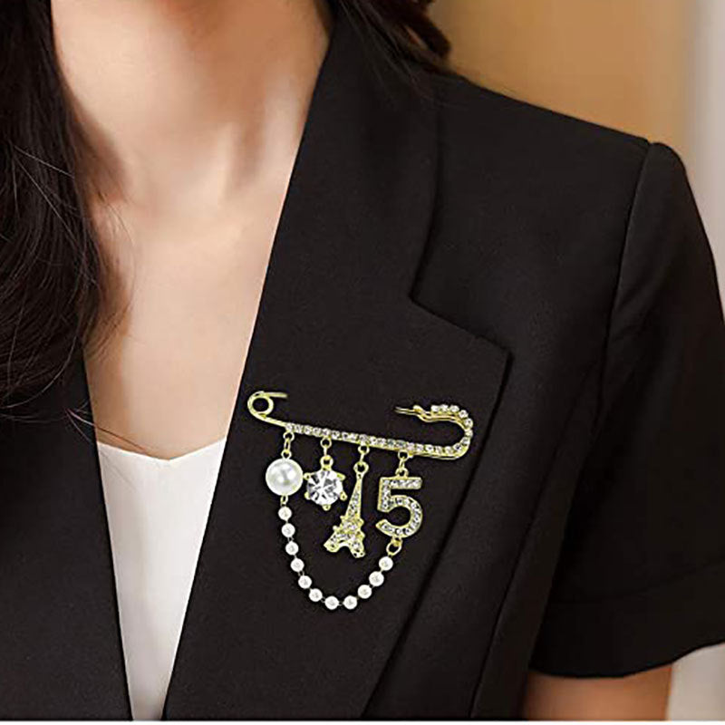 Elegant Brooch with Pearls and Rhinestones Bowlift