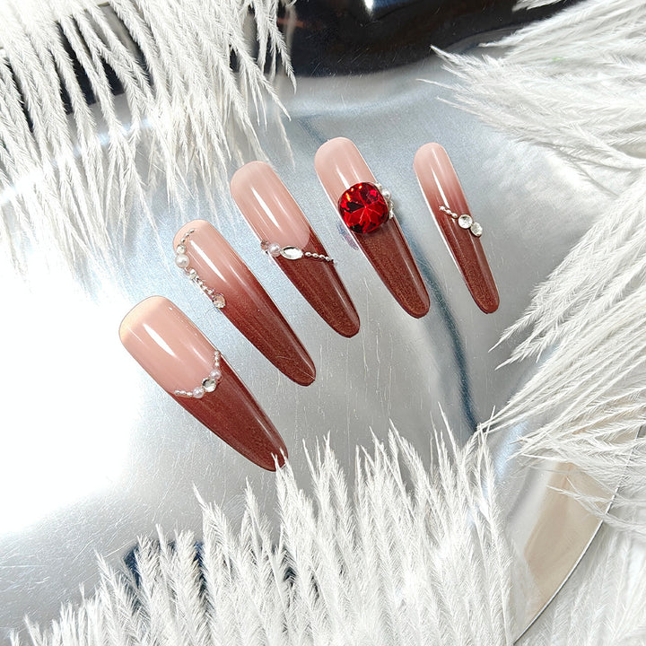 Artificial nails with glamorous accents Bowlift