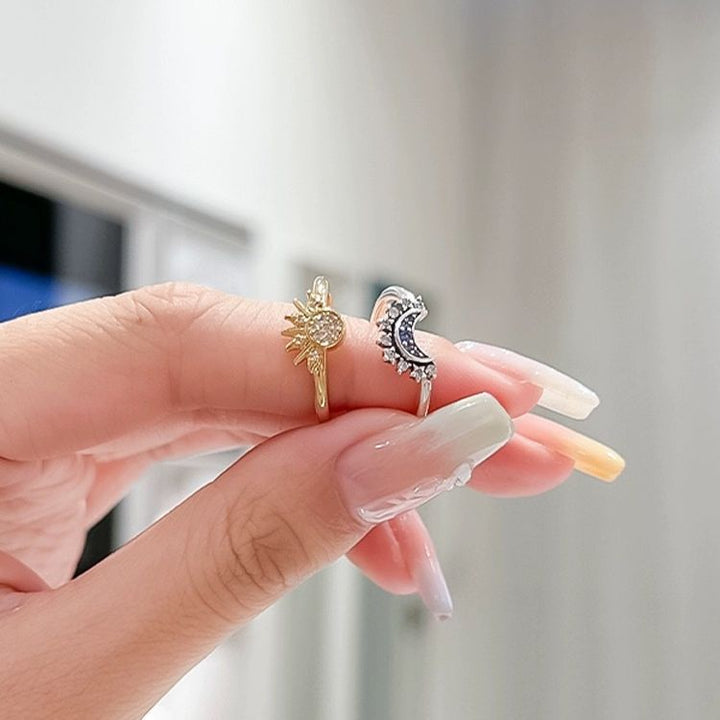 Adjustable Pineapple Charm Ring Bowlift