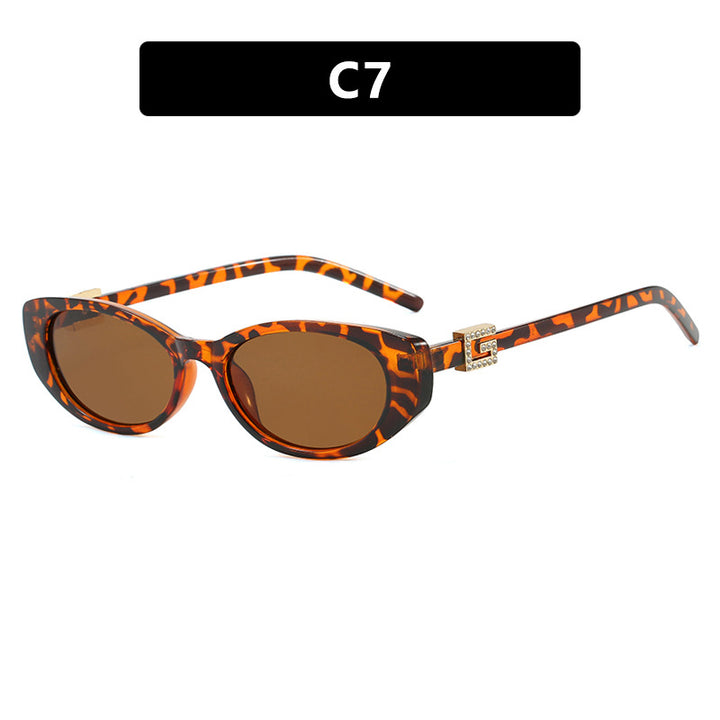 Women's cat-eye sunglasses with elegant metal frame and protective UV filter Bowlift