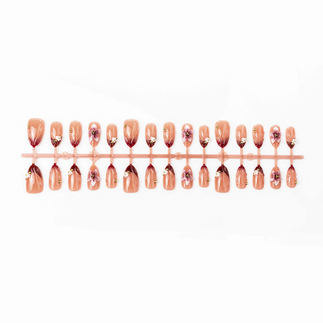 Artificial nail set with floral accents and gold embellishments Bowlift