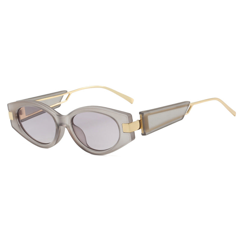 Ladies elegant Cat-Eye sunglasses with gold accents Bowlift