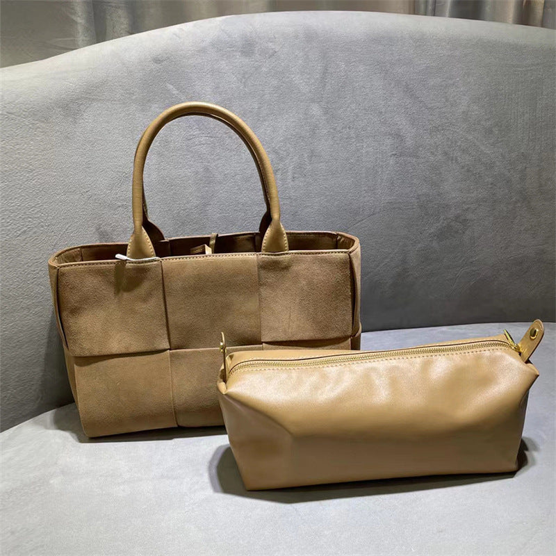 Elegant Structured Handbag Bowlift
