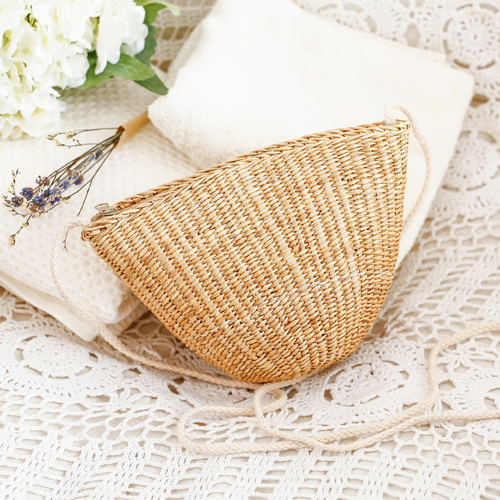Handcrafted straw clutch with elegant design Bowlift