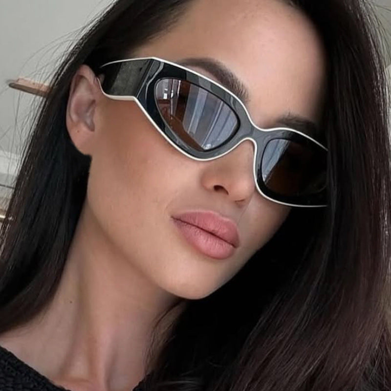 Women's Cat-Eye Sunglasses with Extravagant Design and Protective UV Filter Bowlift