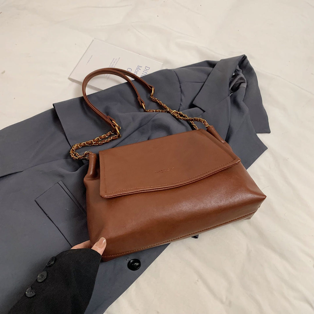 Chic Leather Crossbody Purse Bowlift