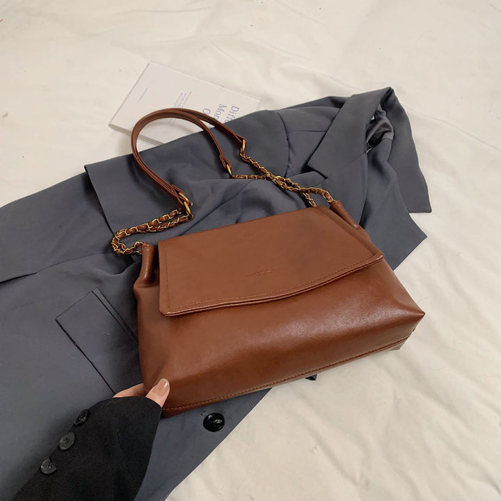 Chic Leather Crossbody Purse Bowlift