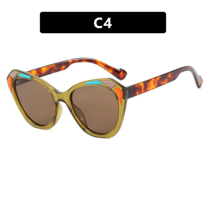 Ladies Cat Eye Sunglasses with Fashionable Details Bowlift