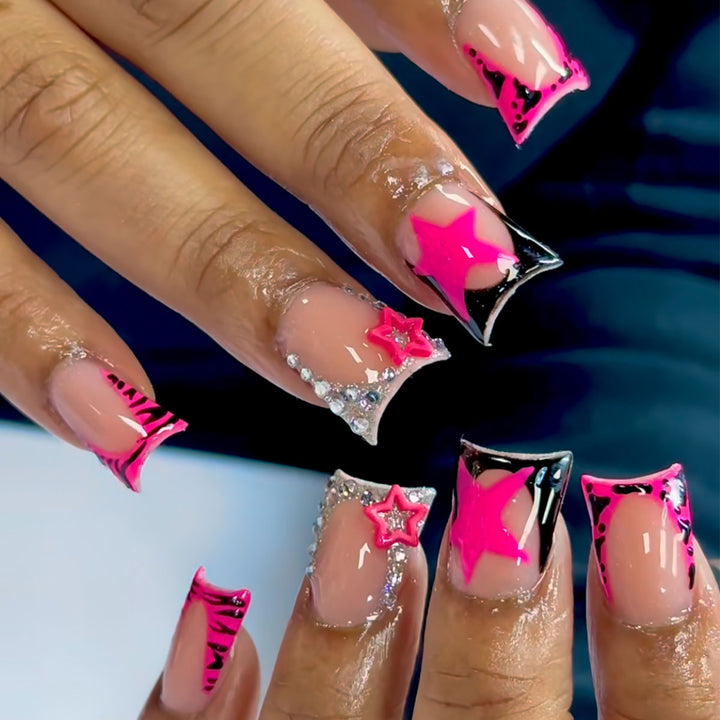 Thematic Star-Embellished Press-On Nail Extensions Bowlift