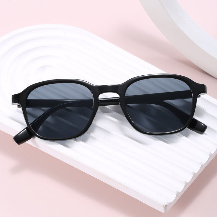 Ladies stylish sunglasses with round frame and UV protection Bowlift