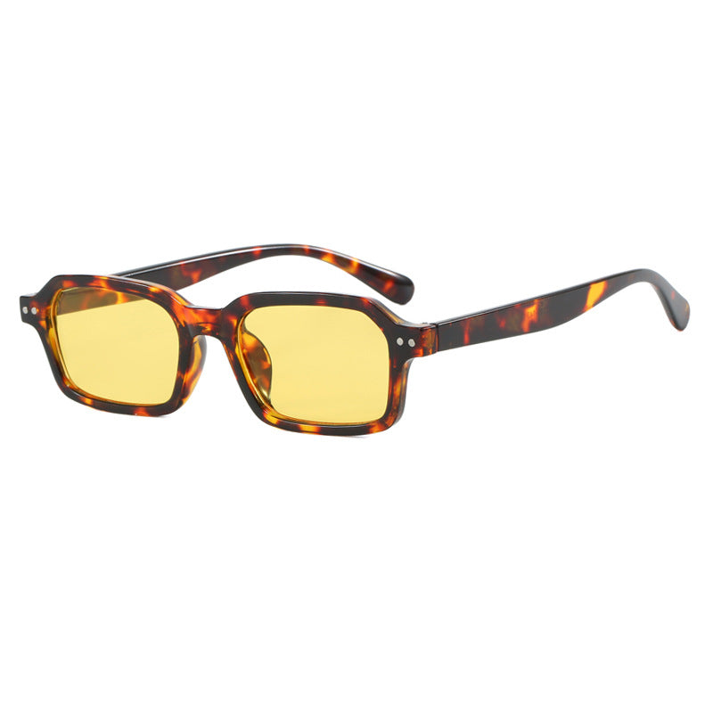Women's fashionable square sunglasses in urban design Bowlift