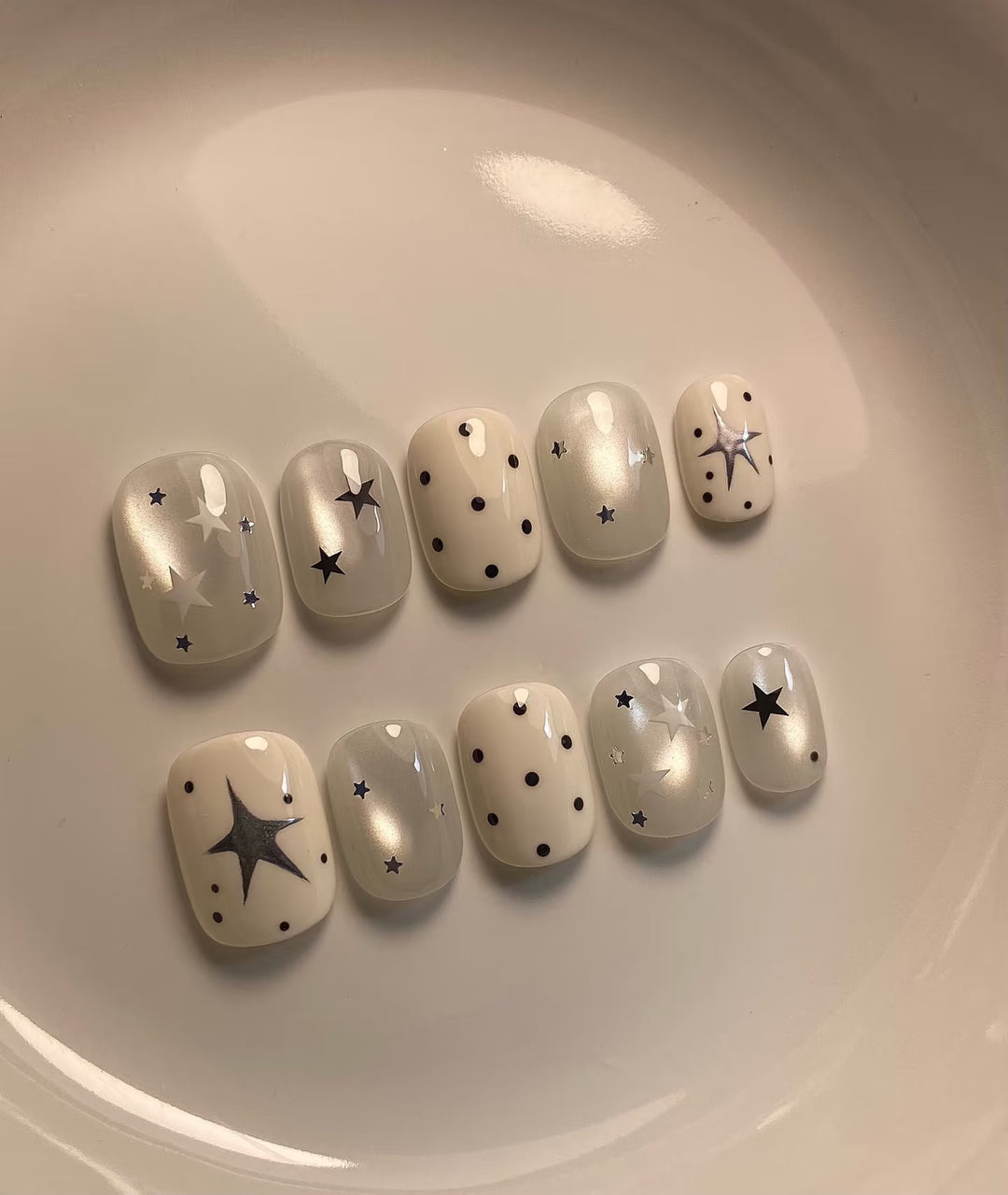Artistic Star-Decorated Press-On Nails
