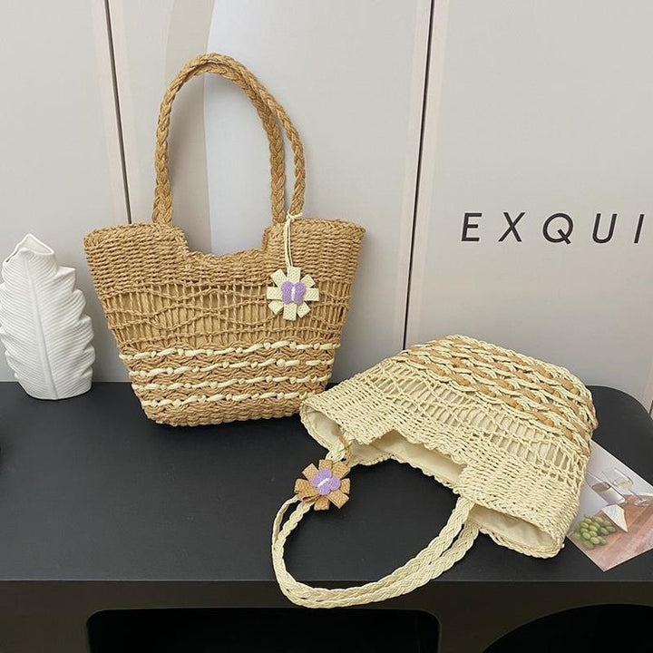 Handcrafted wicker basket Bowlift