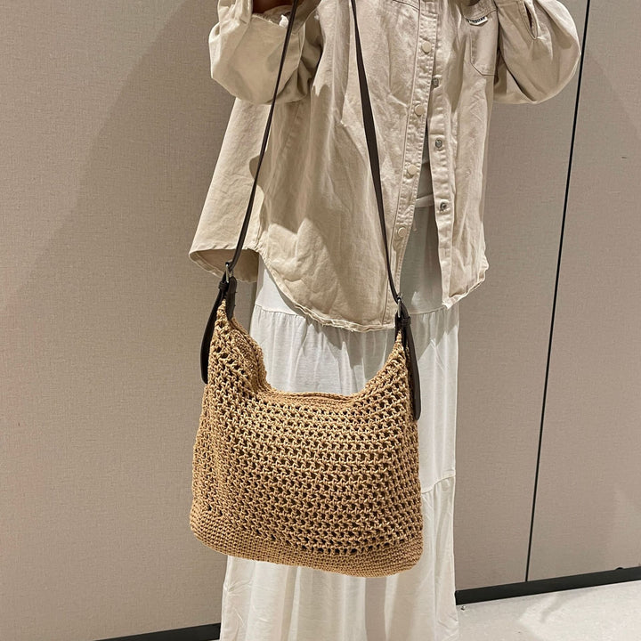 Hand-knotted strap bag Bowlift