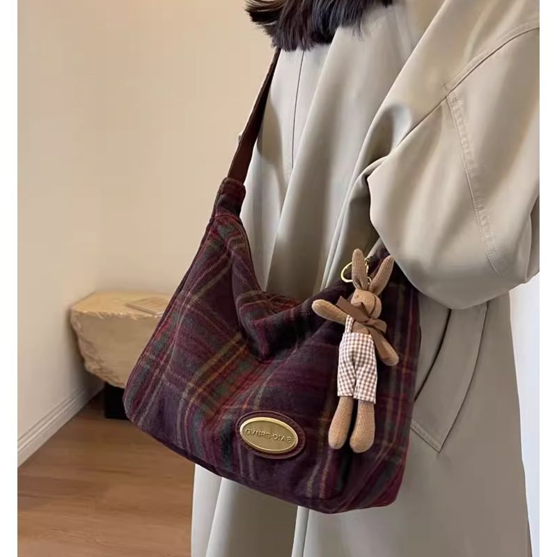 Cozy Plaid Shoulder Bag Bowlift