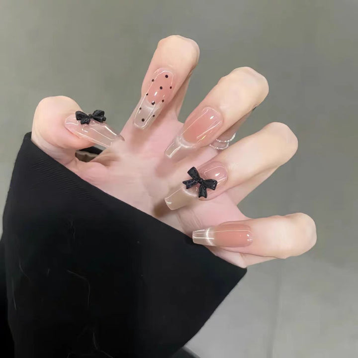 Artificial nails with playful bow design Bowlift