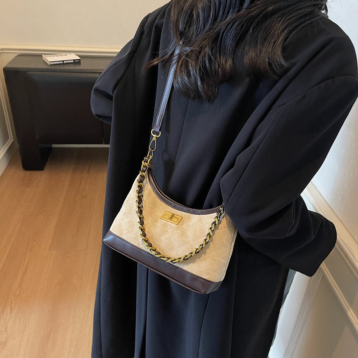 Chic Quilted Handbag Bowlift