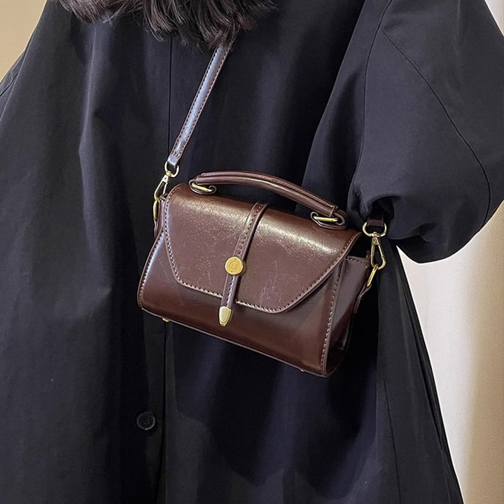 Chic Leather Crossbody Bowlift