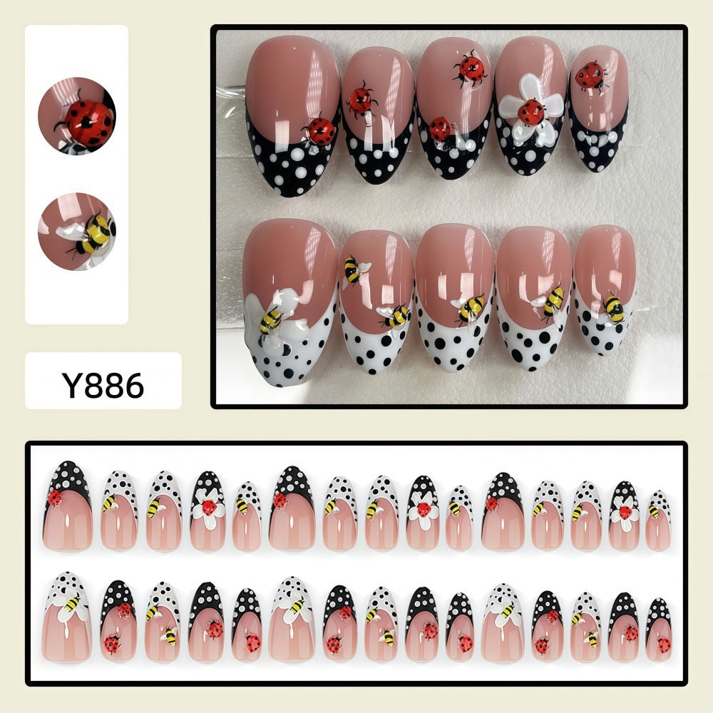 Artificial nails with playful insect design Bowlift