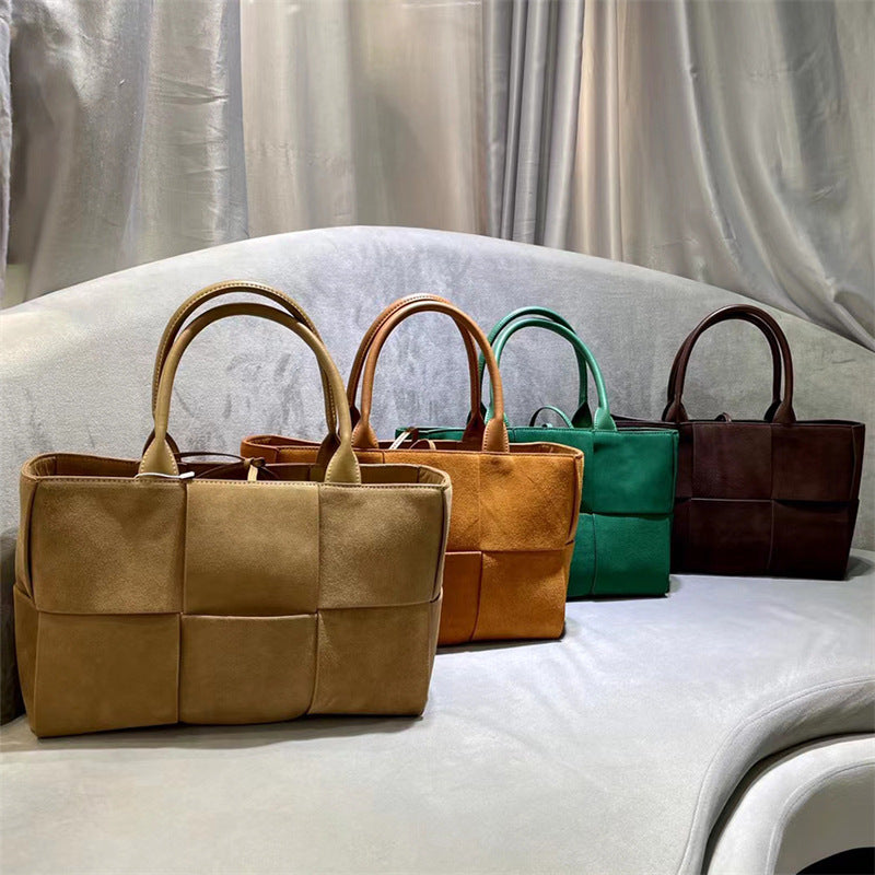 Elegant Structured Handbag Bowlift