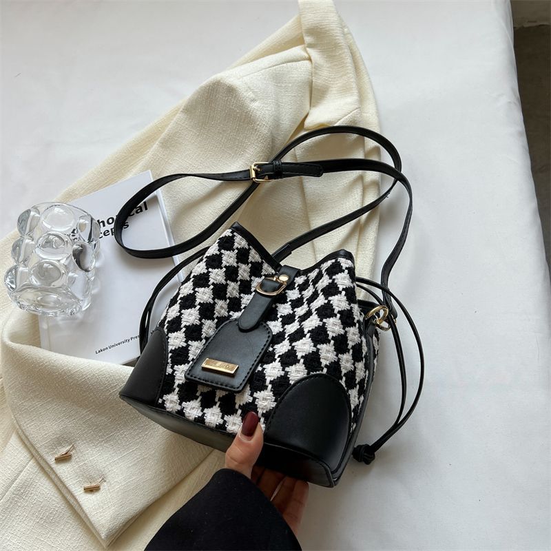 Chic Bucket Tote Bag Bowlift
