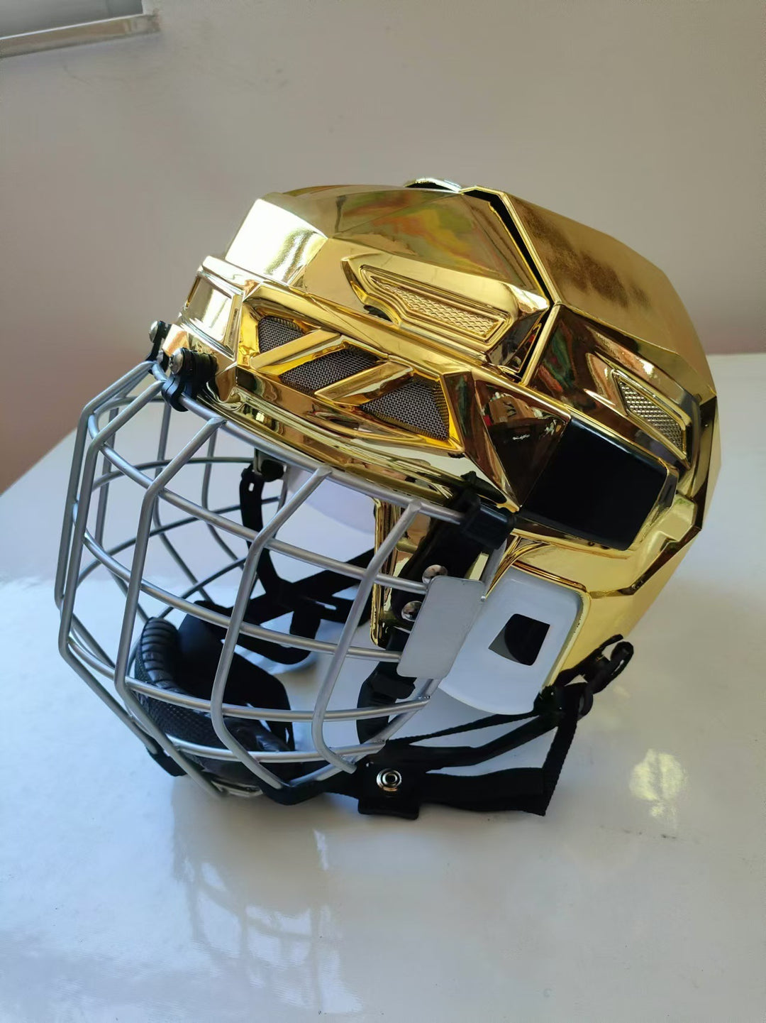 Ice Hockey Protective Helmet Bowlift