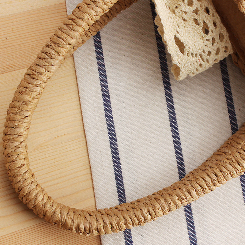 Handcrafted straw bag with elegant lace Bowlift