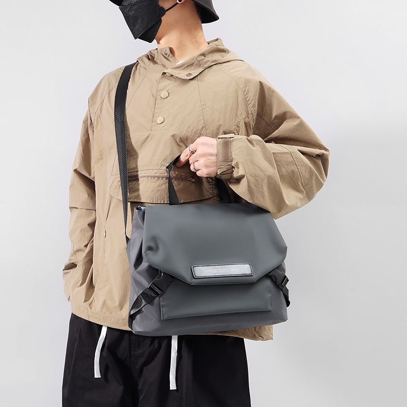 Practical Shoulder Bag Bowlift