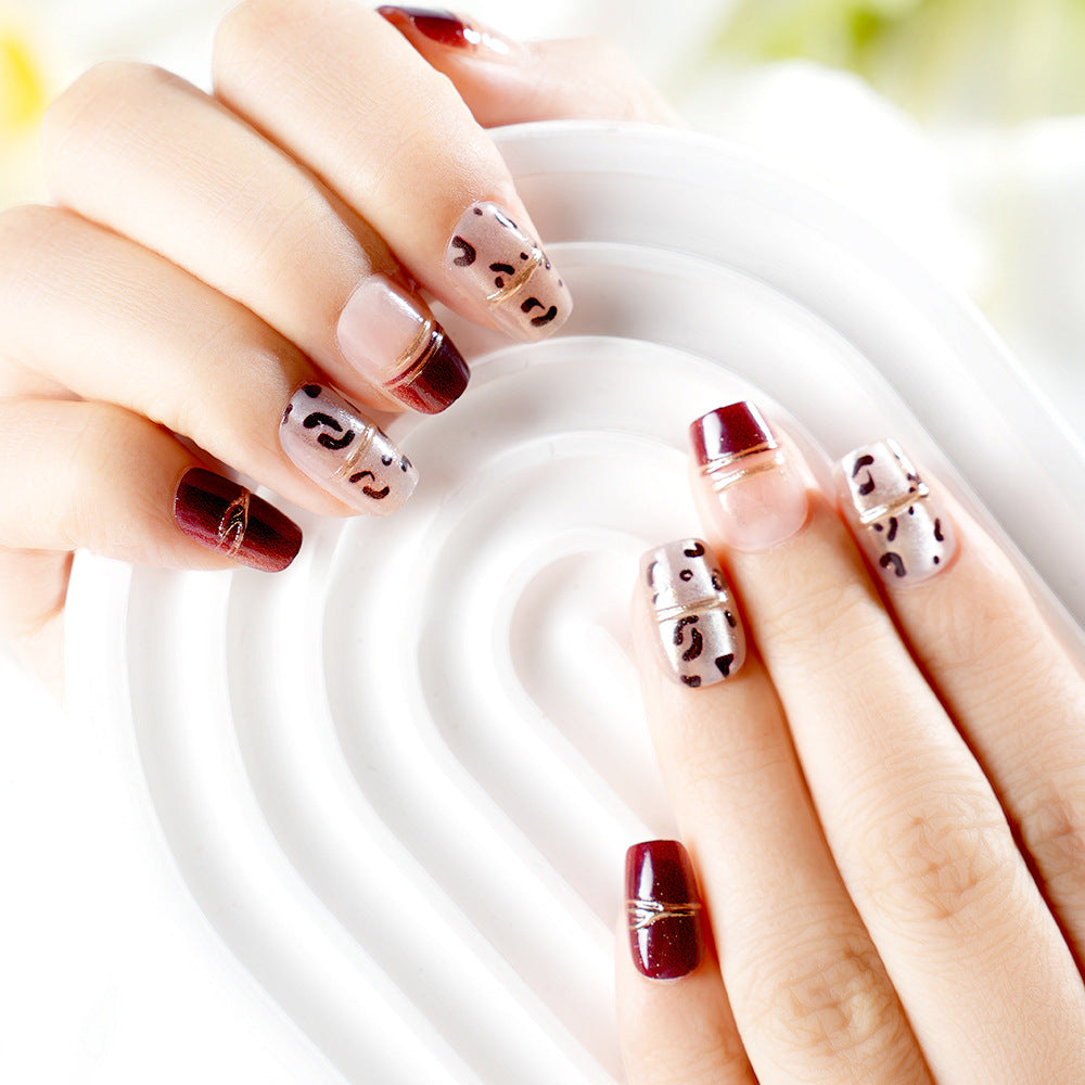 Artistic Press-On Nail Set with Leopard Design Bowlift