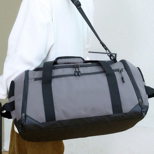 Spacious sports and travel bag with reinforced bottom Bowlift
