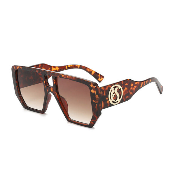 Women’s square sunglasses with striking pattern and golden accents Bowlift