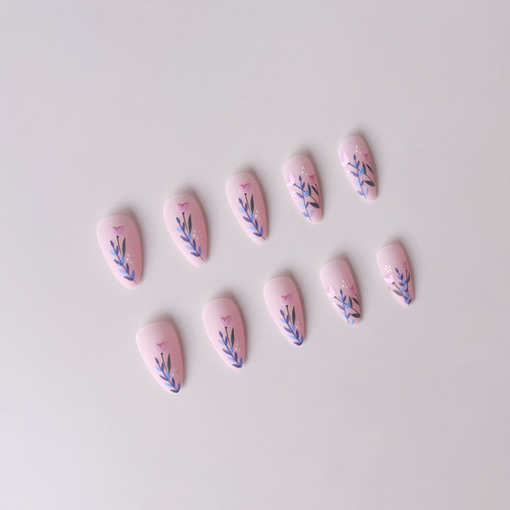 Artificial nail set with floral motifs and embellished accents Bowlift