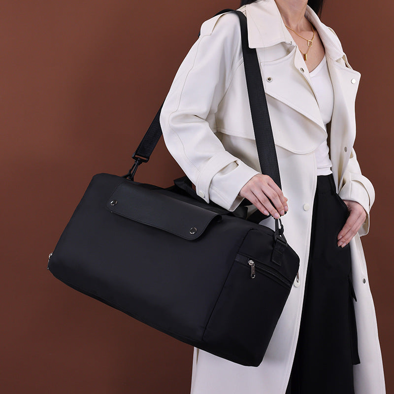 Travel bag with practical compartment design and detachable shoulder strap Bowlift