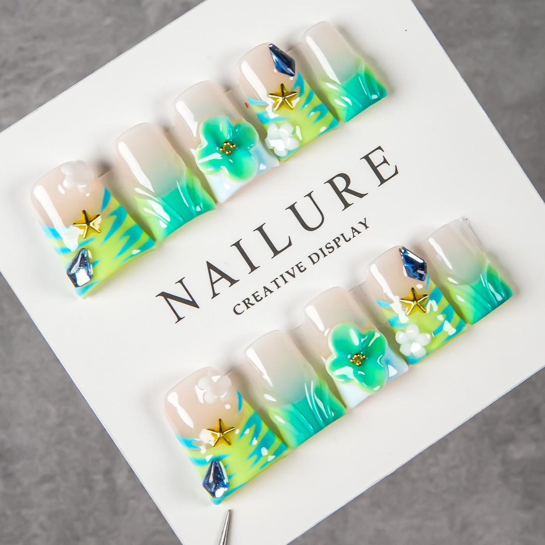 Artistic Nail Art Press-On Set