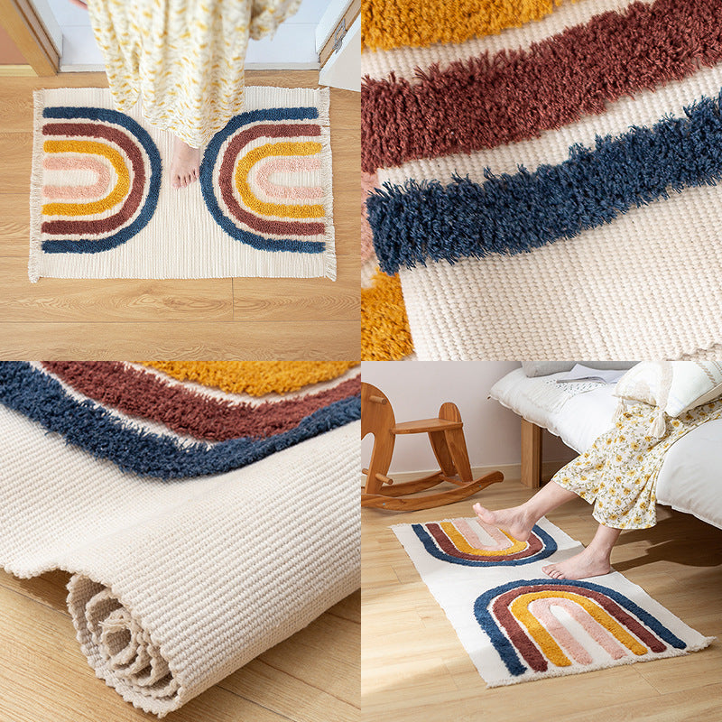 Hand-tufted cotton bath mat with botanical pattern and decorative fringes