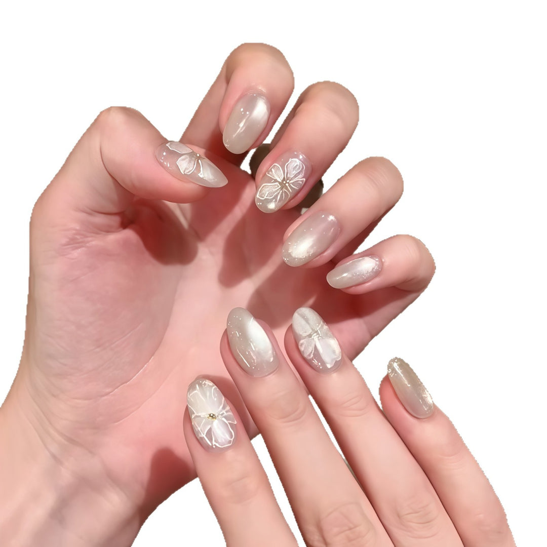 Artificial nails with delicate flower design Bowlift