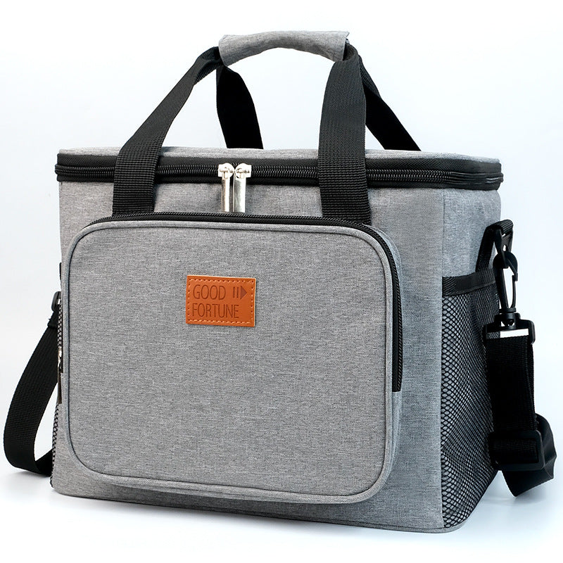 Cooler bag with insulating interior and practical carrying options Bowlift