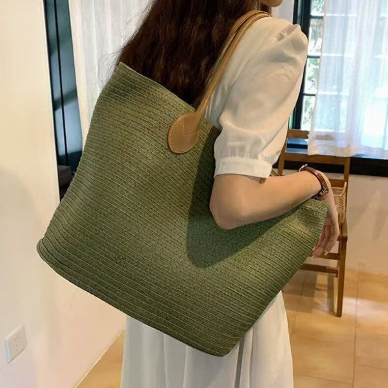 Stylish and Spacious Everyday Bag Bowlift